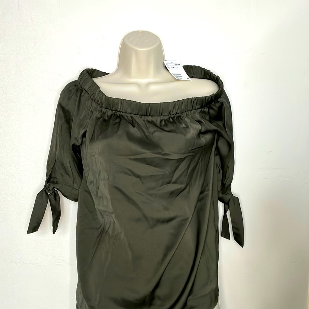 Women’s H&M dress shirt- size 6